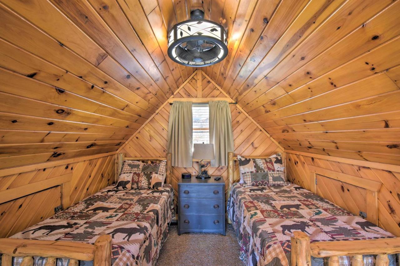 Helen Cabin With Deck And Hot Tub Less Than Half Mi To Main St מראה חיצוני תמונה